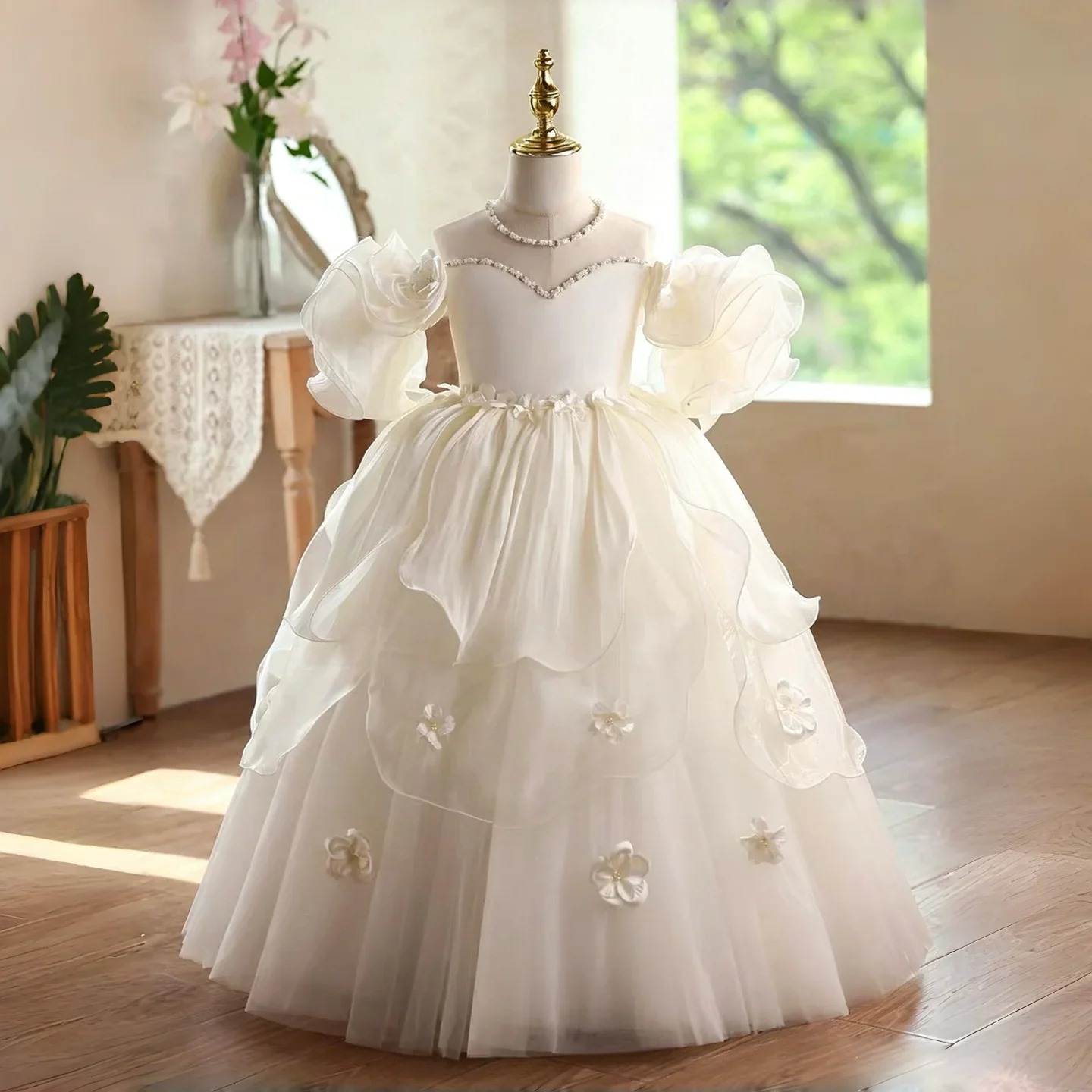 Kids satin mesh prom dress Elegant heart-shaped puff sleeves three-dimensional flower tutu skirt girl's first communion dress
Kids satin mesh prom dress Elegant heart-shaped puff sleeves three-dimensional flower tutu skirt girl's first communion dress