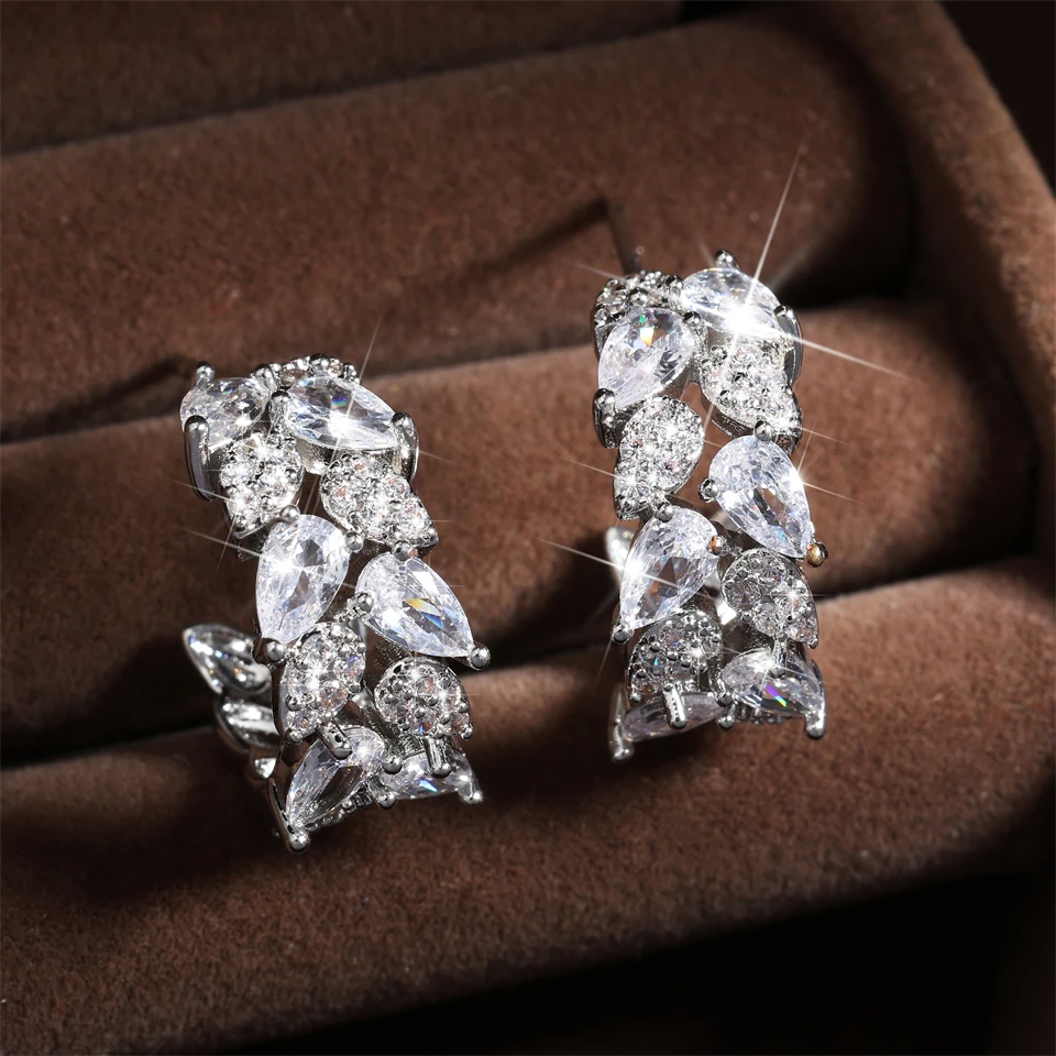 Uilz Luxury C Shape Cubic Zircon Hoop Earrings Elegant Leaf CZ Small Stud Earrings Fashion Jewelry for Women Accessories
Uilz Luxury C Shape Cubic Zircon Hoop Earrings Elegant Leaf CZ Small Stud Earrings Fashion Jewelry for Women Accessories