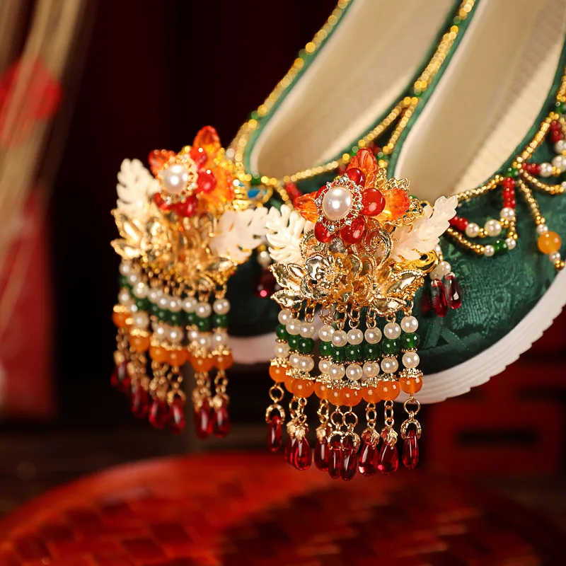 CY209 2024 New Style Handmade Beaded Tassel Wedding Shoes Female Inner Height Hanfu Shoe
CY209 2024 New Style Handmade Beaded Tassel Wedding Shoes Female Inner Height Hanfu Shoe