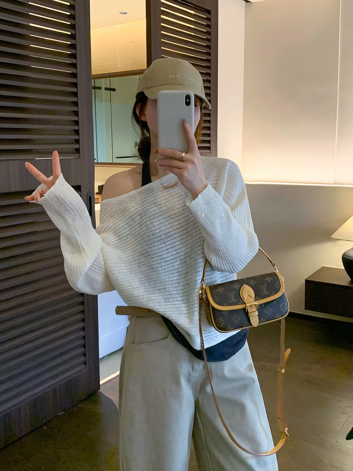 Love Devil Fish Loose Fit Long Sleeve One Shoulder Knitted Sweater Women's Fashion Spring Casual Top Fake Two-Piece Design
Love Devil Fish Loose Fit Long Sleeve One Shoulder Knitted Sweater Women's Fashion Spring Casual Top Fake Two-Piece Design