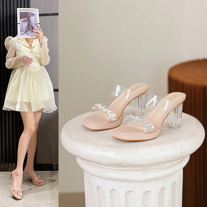 Прозрачная женская обувь на высоком каблуке, новые летние непромокаемые женские тапочки на толстом каблуке с кристаллами 
Прозрачная женская обувь на высоком каблуке, новые летние непромокаемые женские тапочки на толстом каблуке с кристаллами