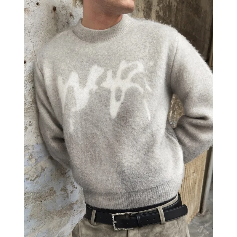 Новинка 2025 года, повседневный вязаный свитер, свободный круглый вырез, длинный рукав, вышитая буквами, удобная трикотажная ткань, модный ленивый стиль
Новинка 2025 года, повседневный вязаный свитер, свободный круглый вырез, длинный рукав, вышитая буквами, удобная трикотажная ткань, модный ленивый стиль