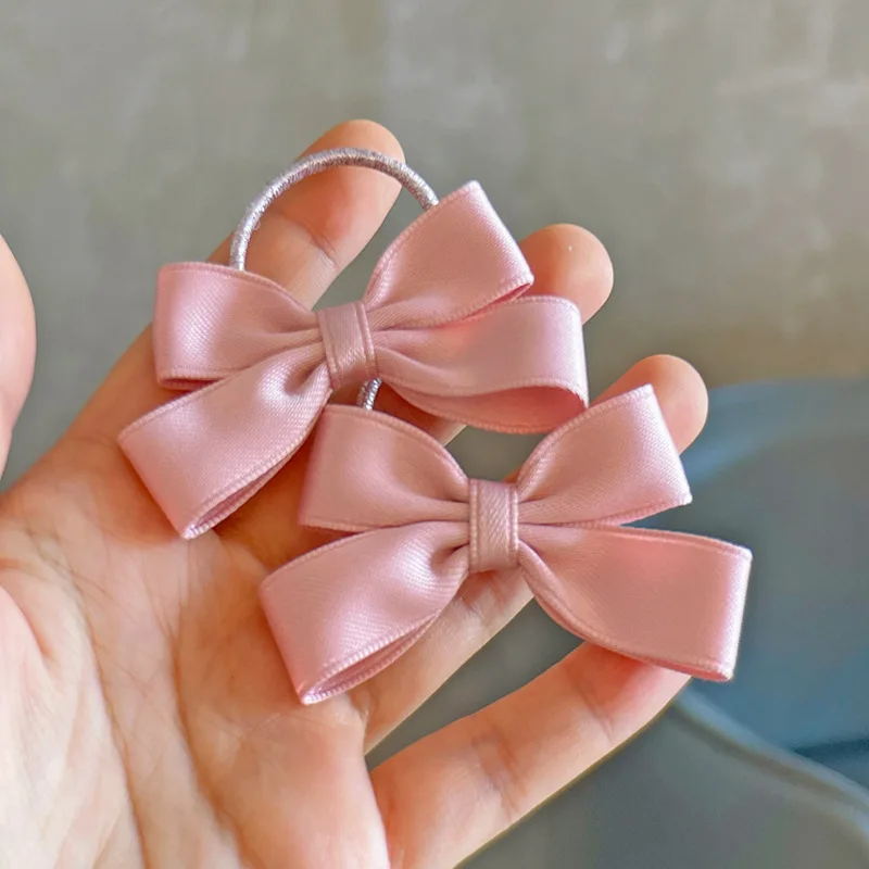 Однотонные тканевые резинки для волос с маленьким бантиком, милые эластичные резинки-кольца для хвоста для девочек на каждый день и в школу
Однотонные тканевые резинки для волос с маленьким бантиком, милые эластичные резинки-кольца для хвоста для девочек на каждый день и в школу