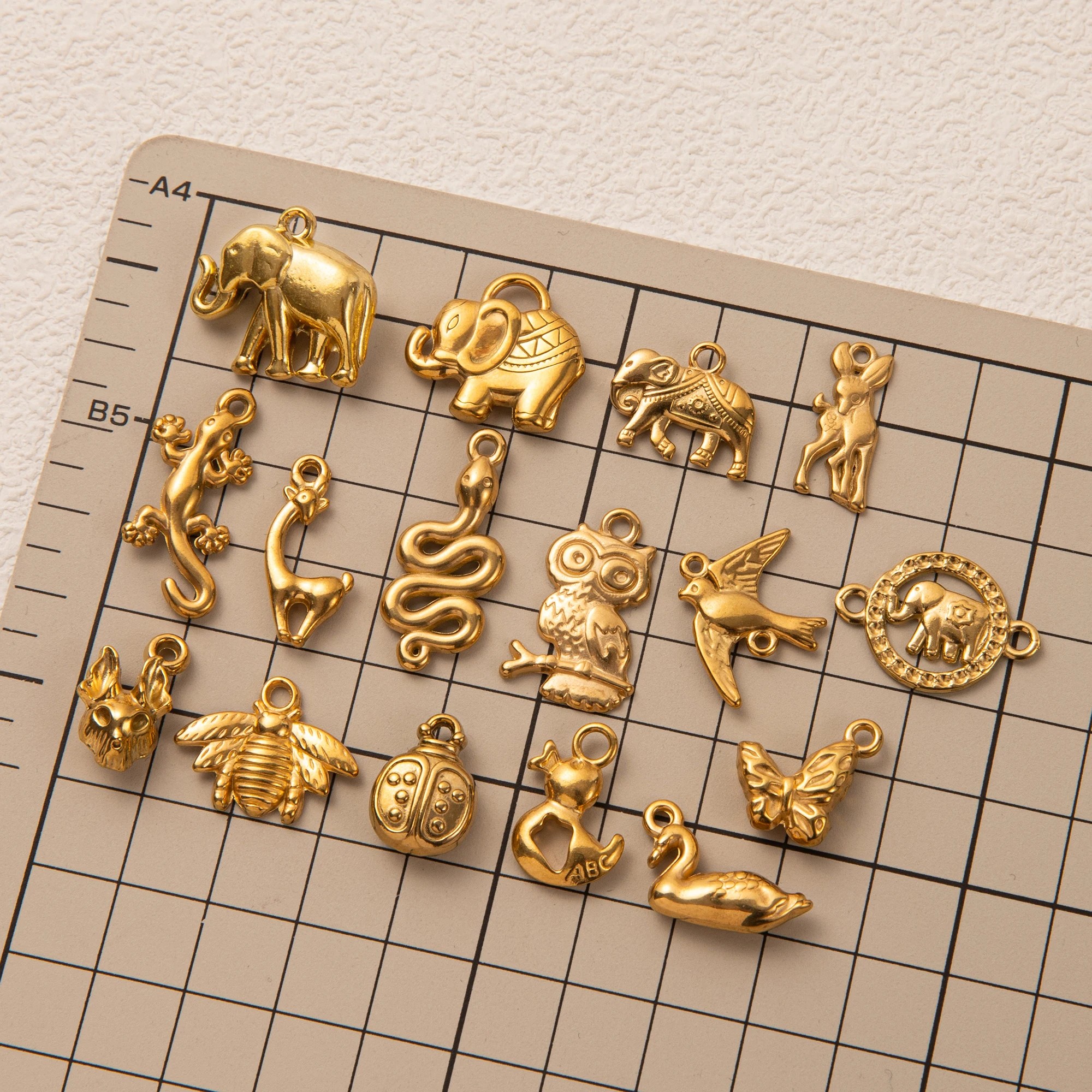 DIY fashion charm animal series pendant in stock, freely matched with stainless steel furnace vacuum plated 18K gold
DIY fashion charm animal series pendant in stock, freely matched with stainless steel furnace vacuum plated 18K gold