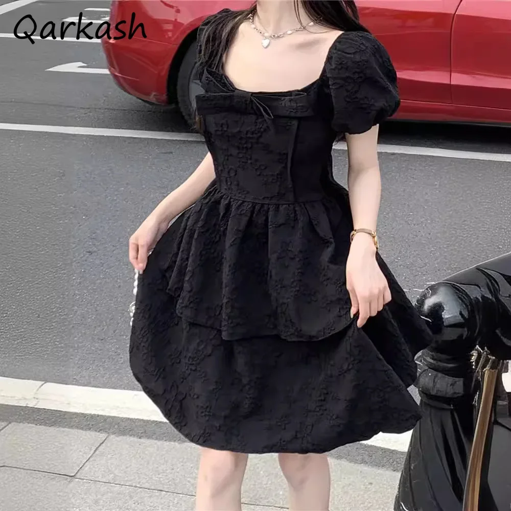 Мини-платье женское летнее с бантом и квадратным вырезом
Мини-платье женское летнее с бантом и квадратным вырезом