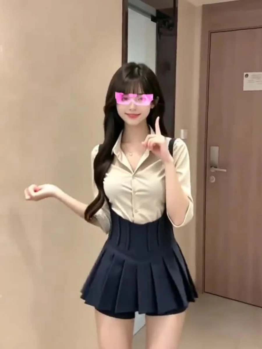 Summer New Style Pure Desire Wind Shirt Slimming Fishbone High Waist Bib Short Set Women's Fashion Casual Wear Resistant Sun
Summer New Style Pure Desire Wind Shirt Slimming Fishbone High Waist Bib Short Set Women's Fashion Casual Wear Resistant Sun