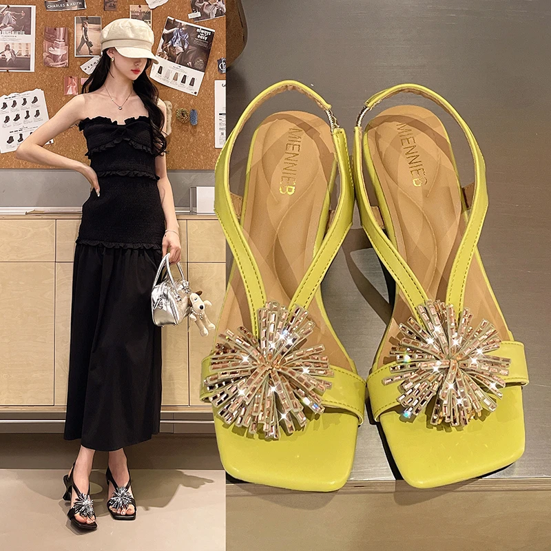 New Fashion Women's Sandals Luxury Bling Flower Designer Summer Women's Shoes Square Toe Fish Mouth Shoes High Heels Sandals
New Fashion Women's Sandals Luxury Bling Flower Designer Summer Women's Shoes Square Toe Fish Mouth Shoes High Heels Sandals