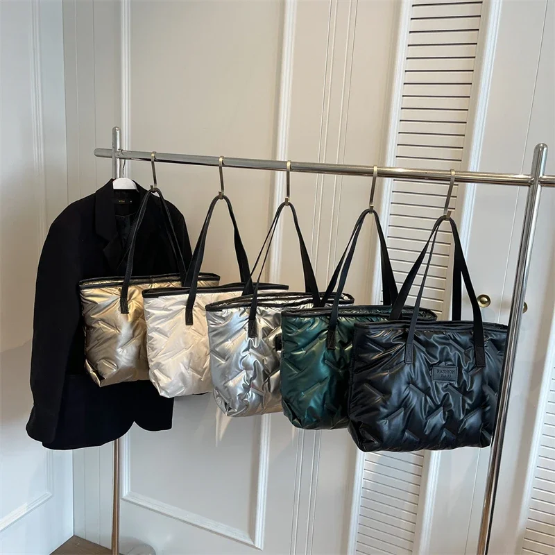 Fashion Solid Zipper Sense of Luxury Versatile Women's Tote Bag 2026 High Quality Casual Super Cool Large Capacity Shoulder Bags
Fashion Solid Zipper Sense of Luxury Versatile Women's Tote Bag 2026 High Quality Casual Super Cool Large Capacity Shoulder Bags