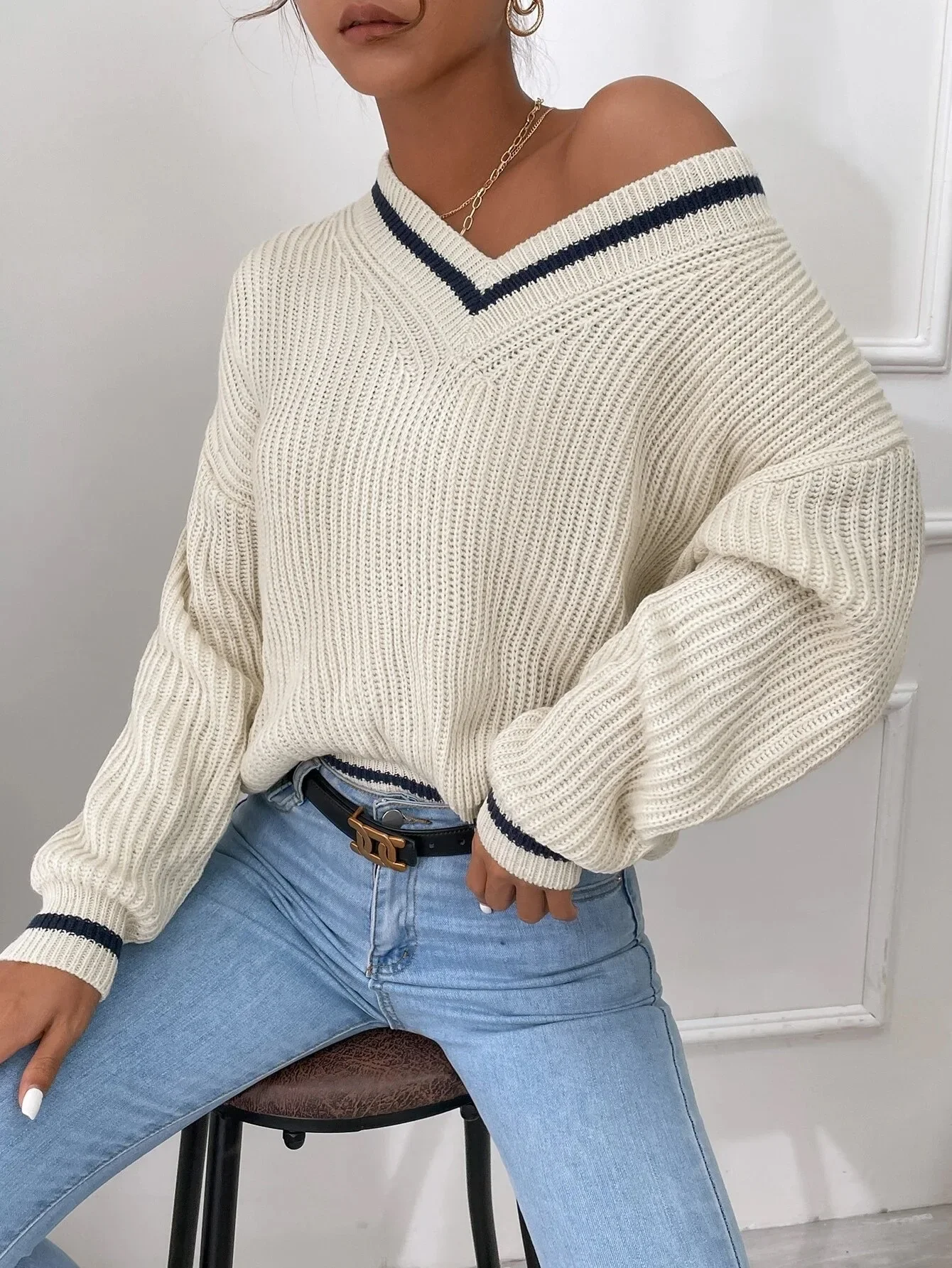 French Style New Striped V-neck Casual Loose Long-sleeved Pullover Sweater, Women's Autumn Fashion Spell Color Knitted Sweater
French Style New Striped V-neck Casual Loose Long-sleeved Pullover Sweater, Women's Autumn Fashion Spell Color Knitted Sweater