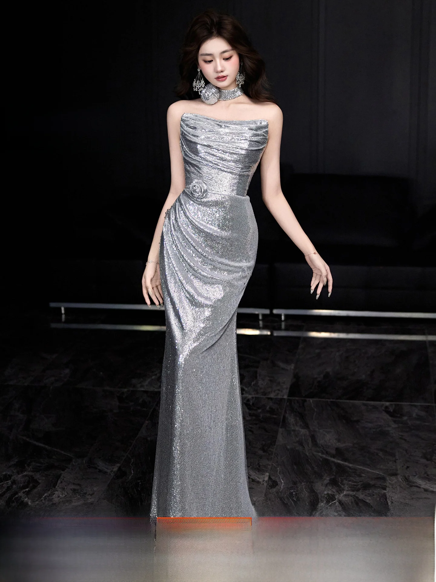 Elegant Silver Sequin Mermaid Gown Sleeveless mid Waist Zipper Backless Party Dress for Wedding Banquet Performance Long Even...
Elegant Silver Sequin Mermaid Gown Sleeveless mid Waist Zipper Backless Party Dress for Wedding Banquet Performance Long Even...