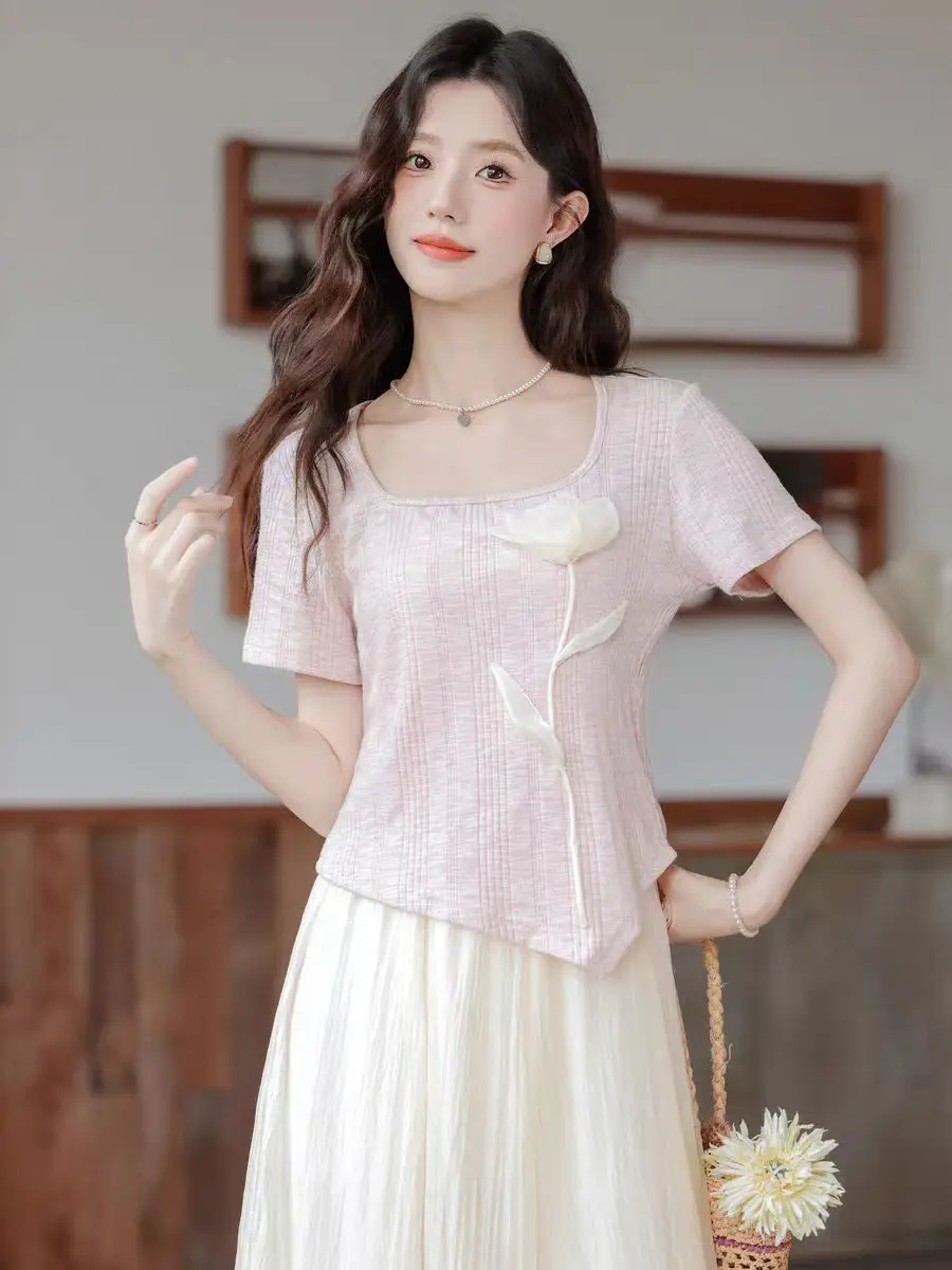 Summer Women Sweet Irregular Pink Shirt Square Collar Short Sleeve Slim Striped Tops Appliques Flower 2025 New Fashion T-shirt
Summer Women Sweet Irregular Pink Shirt Square Collar Short Sleeve Slim Striped Tops Appliques Flower 2025 New Fashion T-shirt
