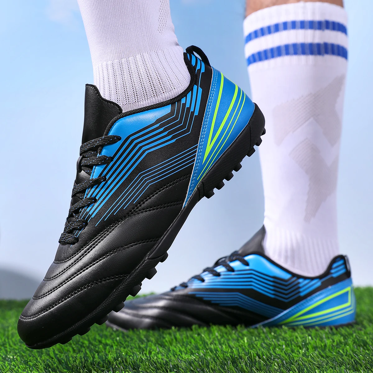 Новейшие мужские и женские спортивные футбольные бутсы с кусточками для уличных гвоздей, нескользящие, удобные и легкие
Новейшие мужские и женские спортивные футбольные бутсы с кусточками для уличных гвоздей, нескользящие, удобные и легкие