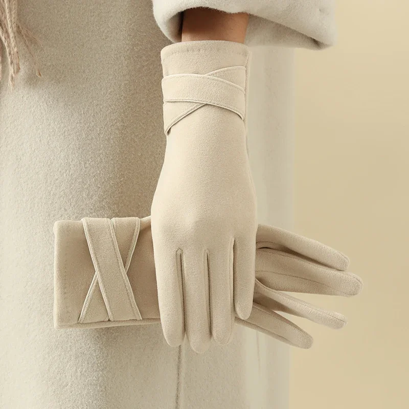 A Pair of Warm Gloves with Velvet to Prevent Cold, Suitable for Girls' Winter Windproof Cycling and Driving
A Pair of Warm Gloves with Velvet to Prevent Cold, Suitable for Girls' Winter Windproof Cycling and Driving