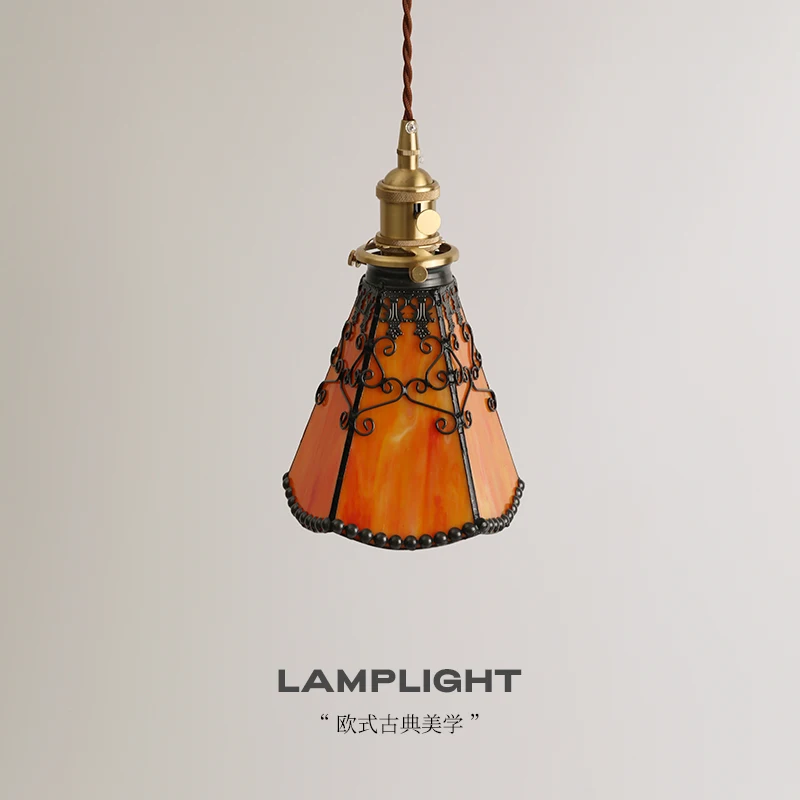 Красочный стеклянный подвесной светильник в американском стиле ретро, креативная личность, художественная атмосфера, латунные светильники для ресторана
Красочный стеклянный подвесной светильник в американском стиле ретро, креативная личность, художественная атмосфера, латунные светильники для ресторана