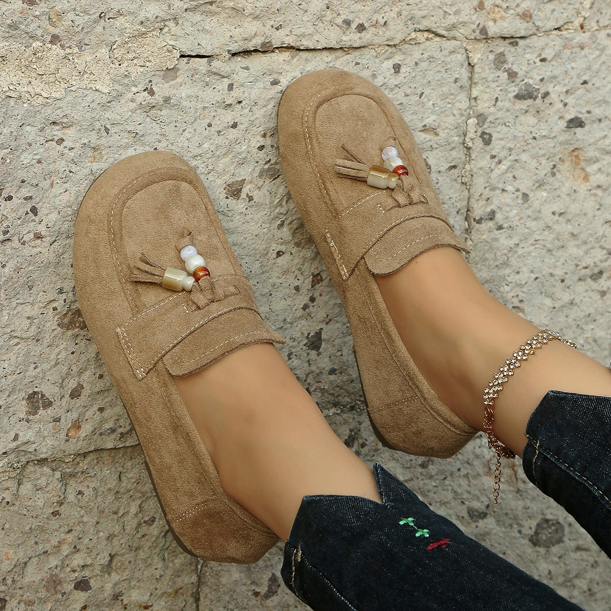 Women Casual Shoes Bohemian Style Flat Round Toe Shoes Slip-On Versatile Comfortable Sneakers Women Outdoor Trend Women Sneakers
Women Casual Shoes Bohemian Style Flat Round Toe Shoes Slip-On Versatile Comfortable Sneakers Women Outdoor Trend Women Sneakers