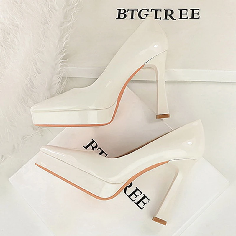 Туфли-лодочки BIGTREE из лакированной кожи для вечеринок и банкетов, женские, на шпильке, с острым носком, сексуальные, на тонком каблуке
Туфли-лодочки BIGTREE из лакированной кожи для вечеринок и банкетов, женские, на шпильке, с острым носком, сексуальные, на тонком каблуке