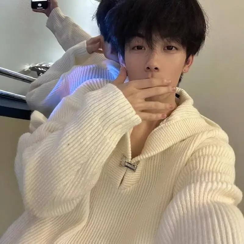 White Knitted Metal Design Hat Men's Sweater Korean Sle Autumn Winter Cleanfit Knitwear Long Sve Youth Casual Faion
White Knitted Metal Design Hat Men's Sweater Korean Sle Autumn Winter Cleanfit Knitwear Long Sve Youth Casual Faion
