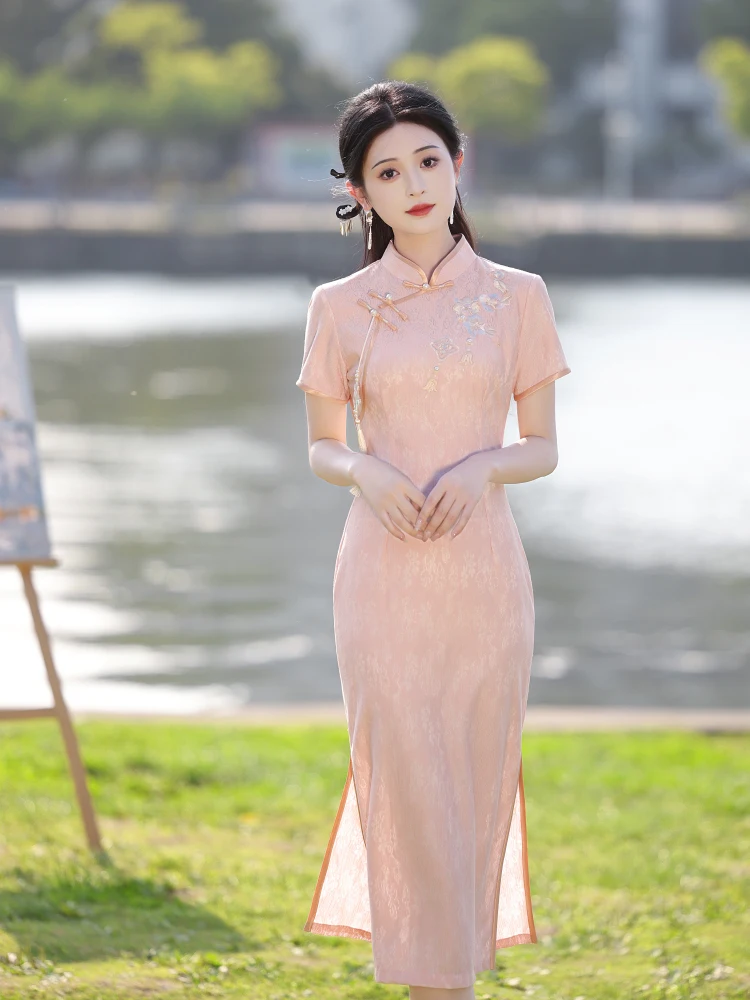 Розовое молодежное свадебное платье в традиционном китайском стиле, новая версия, для повседневной носки, для помолвки, женская одежда
Розовое молодежное свадебное платье в традиционном китайском стиле, новая версия, для повседневной носки, для помолвки, женская одежда