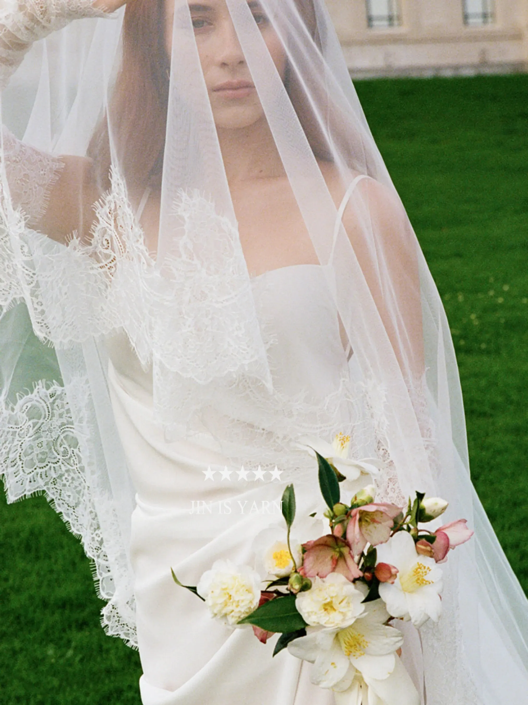 French double-layer white long veil bride wedding veil face covering Soft Tulle Mantilla Lace Edge Bridal Wedding Headwear
French double-layer white long veil bride wedding veil face covering Soft Tulle Mantilla Lace Edge Bridal Wedding Headwear