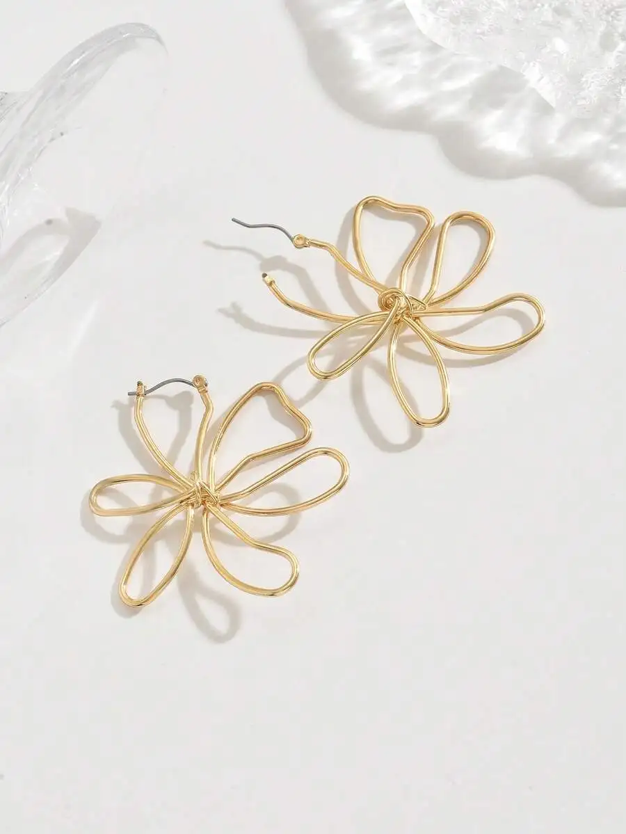 Gold Minimalist Wire Flower Earrings For Women — Hollow Asymmetrical Design, Versatile For Daily, Beach, Date & Summer Outfits
Gold Minimalist Wire Flower Earrings For Women — Hollow Asymmetrical Design, Versatile For Daily, Beach, Date & Summer Outfits