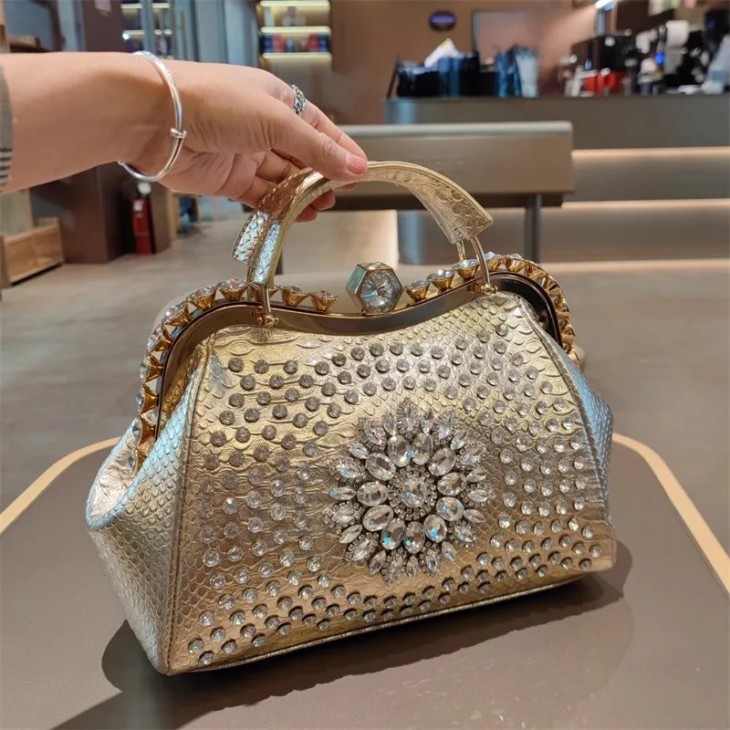 Spring new rivet crystal horizontal large-capacity metal button handbag banquet dress one-shoulder cross-body women's bag
Spring new rivet crystal horizontal large-capacity metal button handbag banquet dress one-shoulder cross-body women's bag