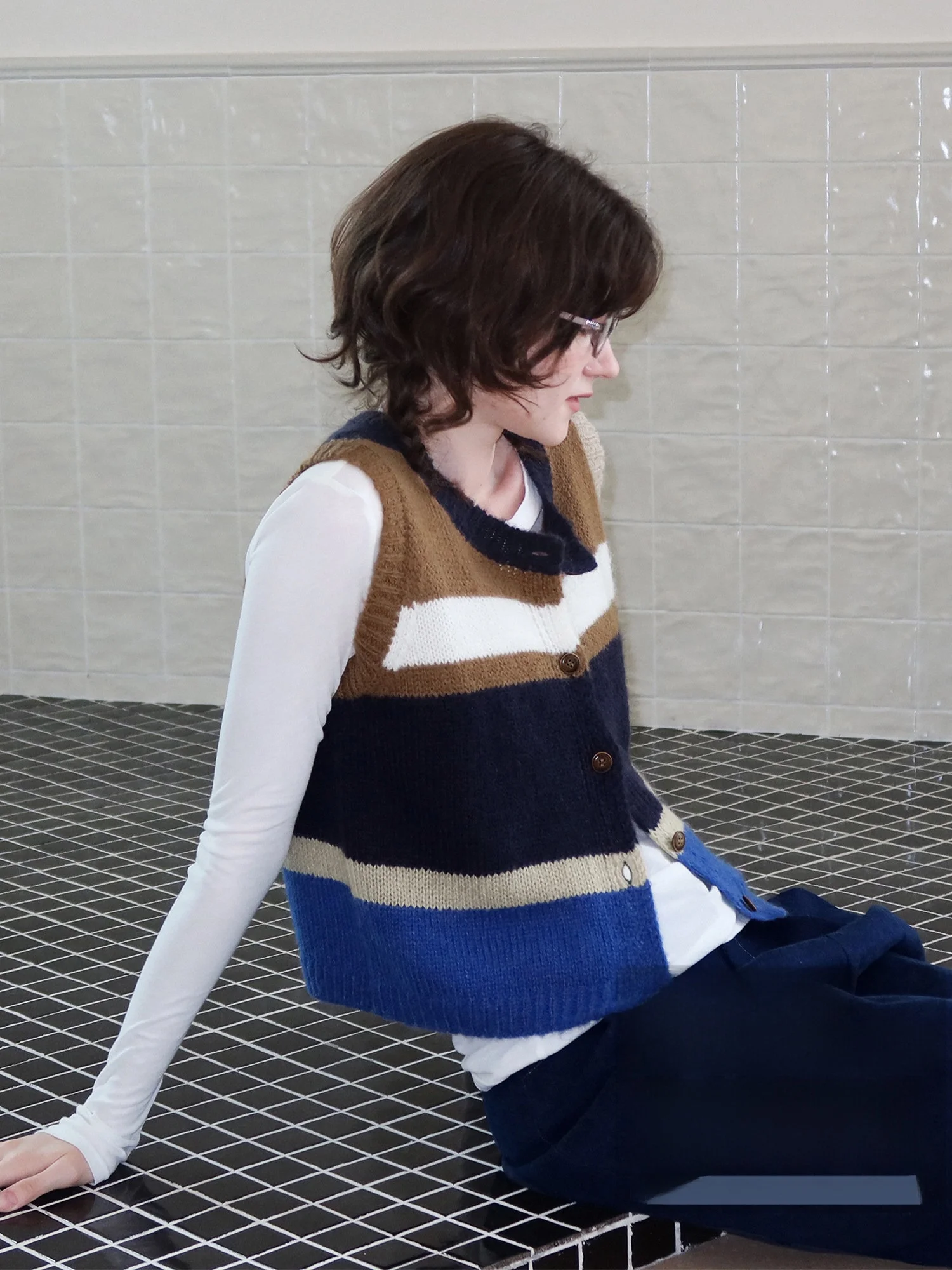 Knitted Autumn Winter Wool Sweater Striped Contrast Color Splicing Women's Vest Top round Neck Open Cardigan Style
Knitted Autumn Winter Wool Sweater Striped Contrast Color Splicing Women's Vest Top round Neck Open Cardigan Style