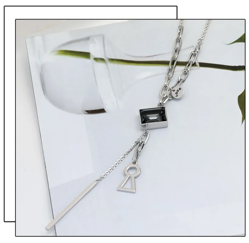 New women's crystal necklace, simple sweater chain, long and versatile fringed geometric accessory pendant
New women's crystal necklace, simple sweater chain, long and versatile fringed geometric accessory pendant
