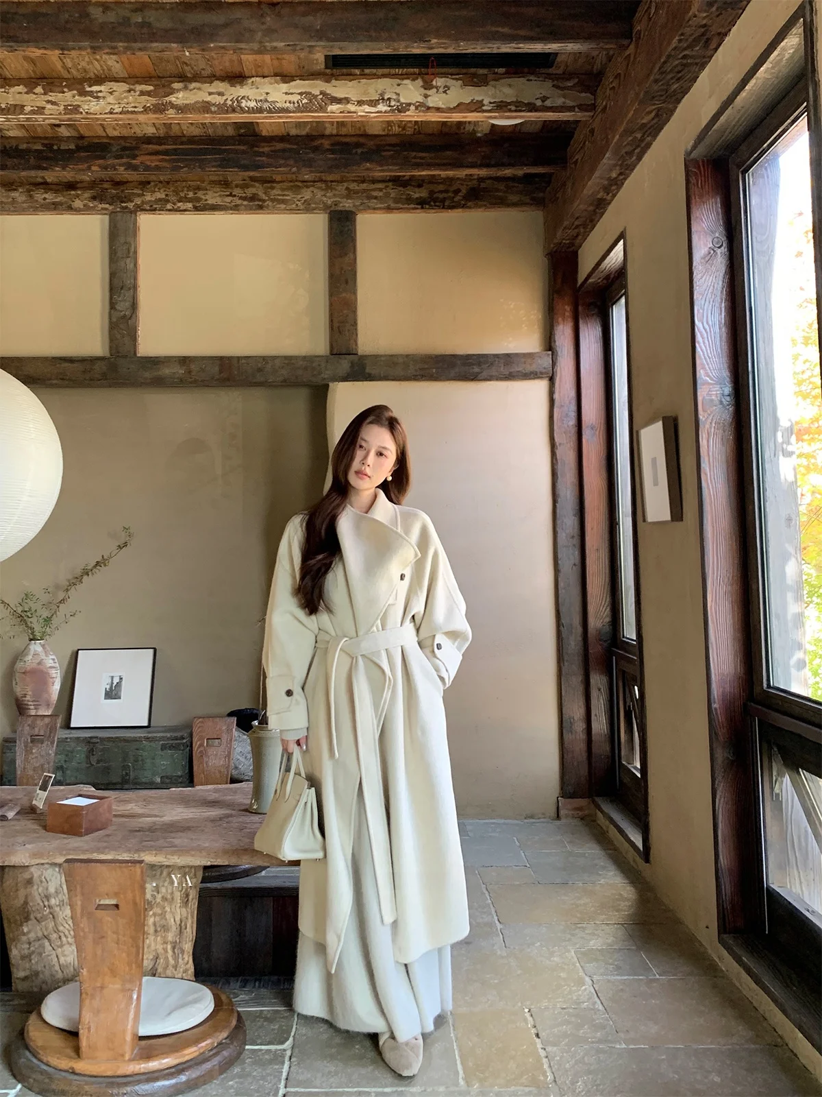 Двустороннее шерстяное пальто-шарф Florr Playa Ele белого цвета, длинное зимнее пальто для женщин, серия Ci Mist, новогодний халат
Двустороннее шерстяное пальто-шарф Florr Playa Ele белого цвета, длинное зимнее пальто для женщин, серия Ci Mist, новогодний халат