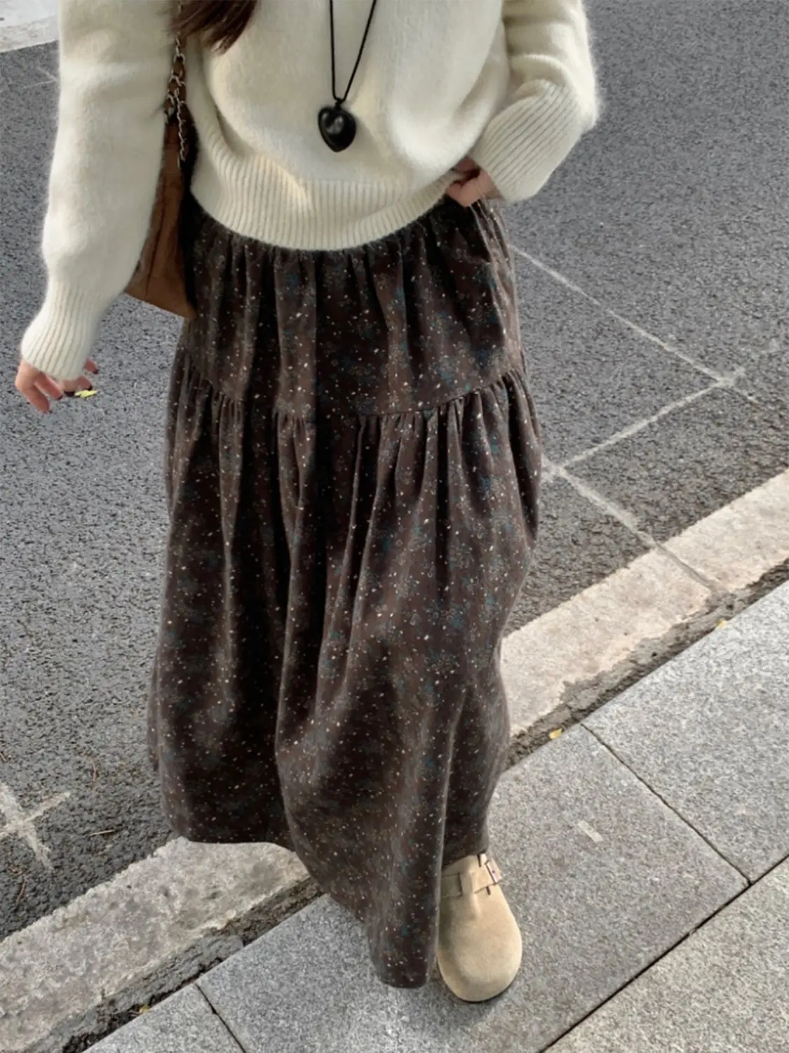 Floral Half Skirt 2025 Autumn New High Waist Slim and Concealing, A-line Long Skirt Big Swing Half Skirt
Floral Half Skirt 2025 Autumn New High Waist Slim and Concealing, A-line Long Skirt Big Swing Half Skirt
