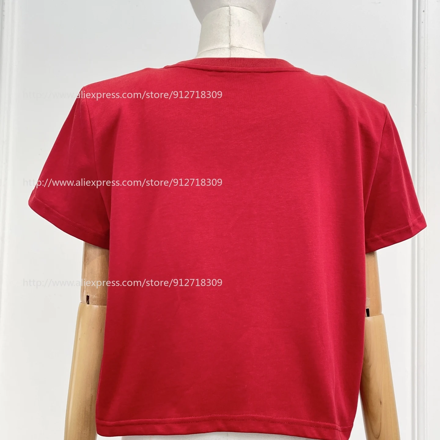 Новая высококачественная повседневная женская футболка с коротким рукавом и вышивкой, красная, 2026 год
Новая высококачественная повседневная женская футболка с коротким рукавом и вышивкой, красная, 2026 год