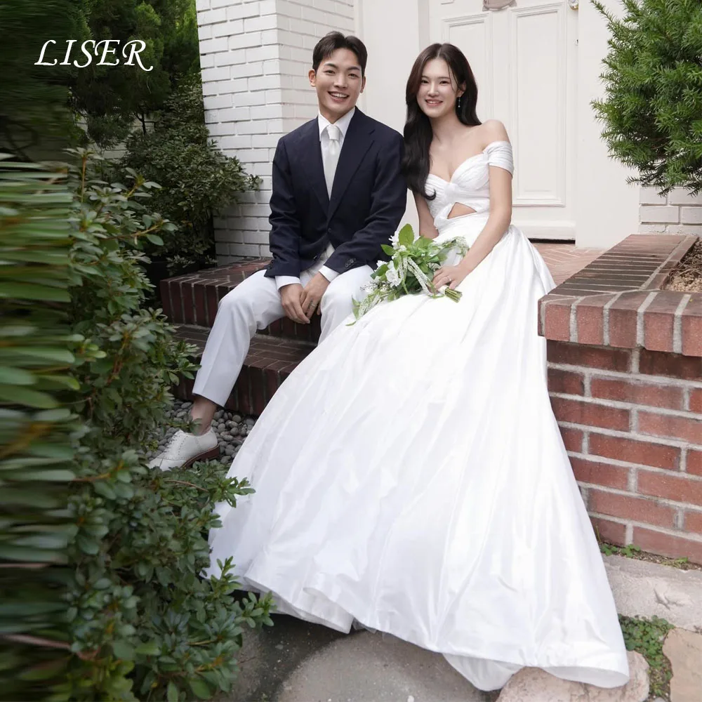 Liser Sweetheart A-Line Korea Wedding Dresses Taffeta Silk Photo Shoot Customized Elegant Customized Bridal Gown 웨딩드레스
Liser Sweetheart A-Line Korea Wedding Dresses Taffeta Silk Photo Shoot Customized Elegant Customized Bridal Gown 웨딩드레스