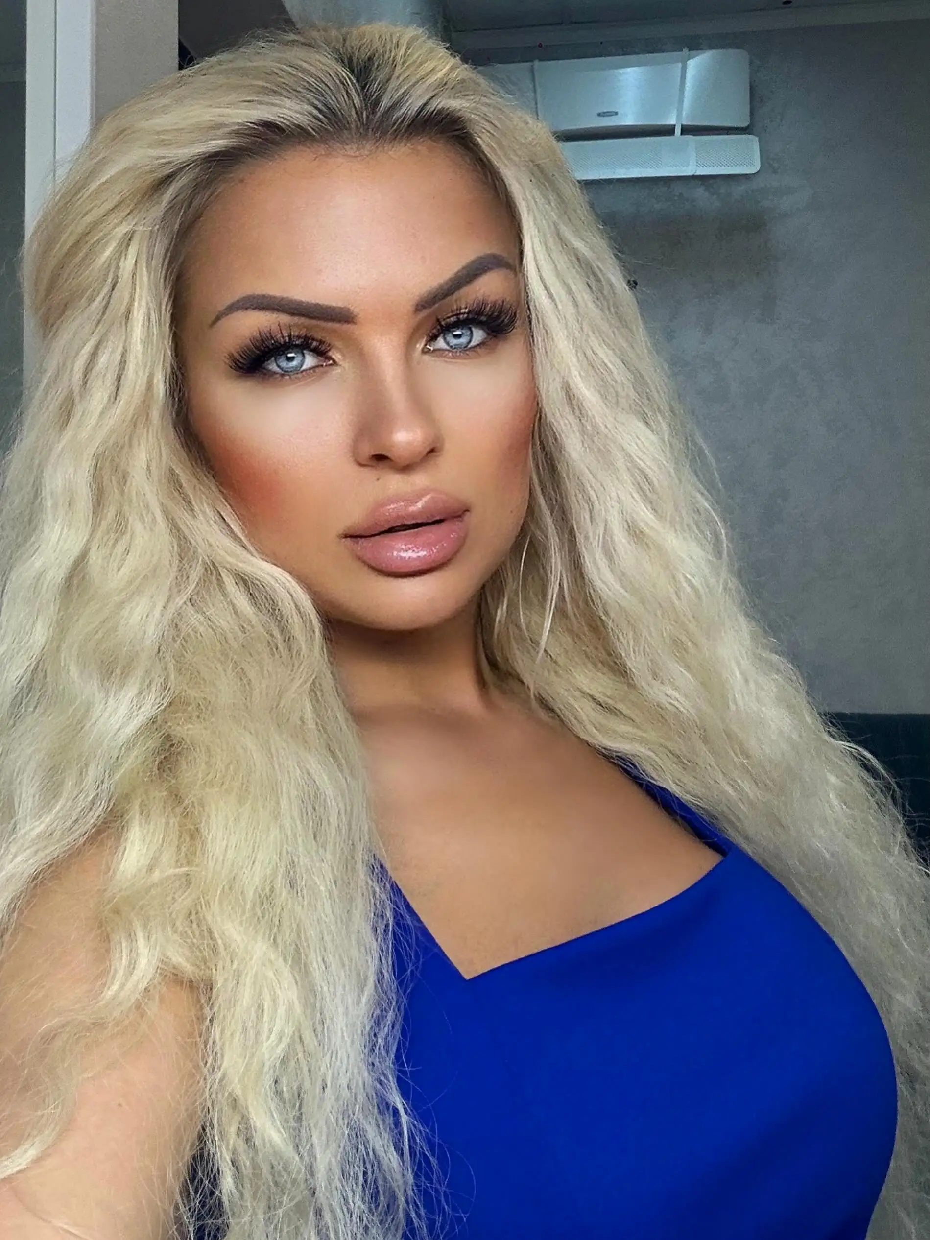 Long Natural Ash Blonde Curly Synthetic Wig Deep Wave Lace Frontal Women's Caramel Golden Blond Hair Wig Cosplay
Long Natural Ash Blonde Curly Synthetic Wig Deep Wave Lace Frontal Women's Caramel Golden Blond Hair Wig Cosplay
