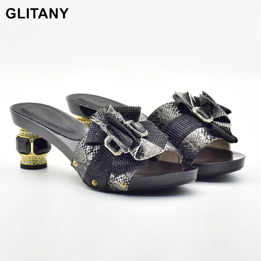 New Arrival Nigerian Women Party Pumps Decorated with Rhinestone Plus Size Women Shoes 43 Ladies Dress Shoes Slip on Italy Shoes
New Arrival Nigerian Women Party Pumps Decorated with Rhinestone Plus Size Women Shoes 43 Ladies Dress Shoes Slip on Italy Shoes