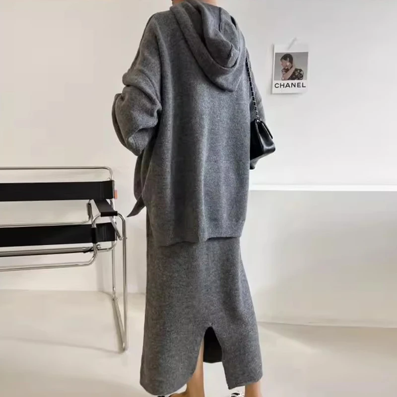 Chic Autumn Winter Vintage Lazy Sle Long Sve Hoodie Knitted Sweater with Ba Slit Skirt Set for Young Women E12171
Chic Autumn Winter Vintage Lazy Sle Long Sve Hoodie Knitted Sweater with Ba Slit Skirt Set for Young Women E12171