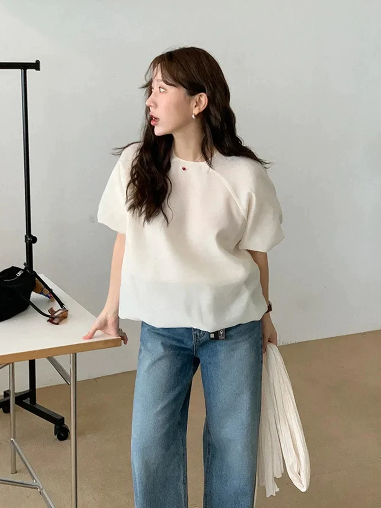 Chic Summer New Gentle Style Ageless Slimming Bubble Sleeve Chiffon Blouse Women's Top Korean Loose Fit Short Sleeve Polyester
Chic Summer New Gentle Style Ageless Slimming Bubble Sleeve Chiffon Blouse Women's Top Korean Loose Fit Short Sleeve Polyester