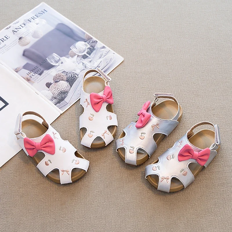 Girls Princess Shoes Embroidered Sweet Children Sandals Big Rose Bows 2025 Summer New Kids Beach Shoes Hollowed-out Cute Fashion
Girls Princess Shoes Embroidered Sweet Children Sandals Big Rose Bows 2025 Summer New Kids Beach Shoes Hollowed-out Cute Fashion