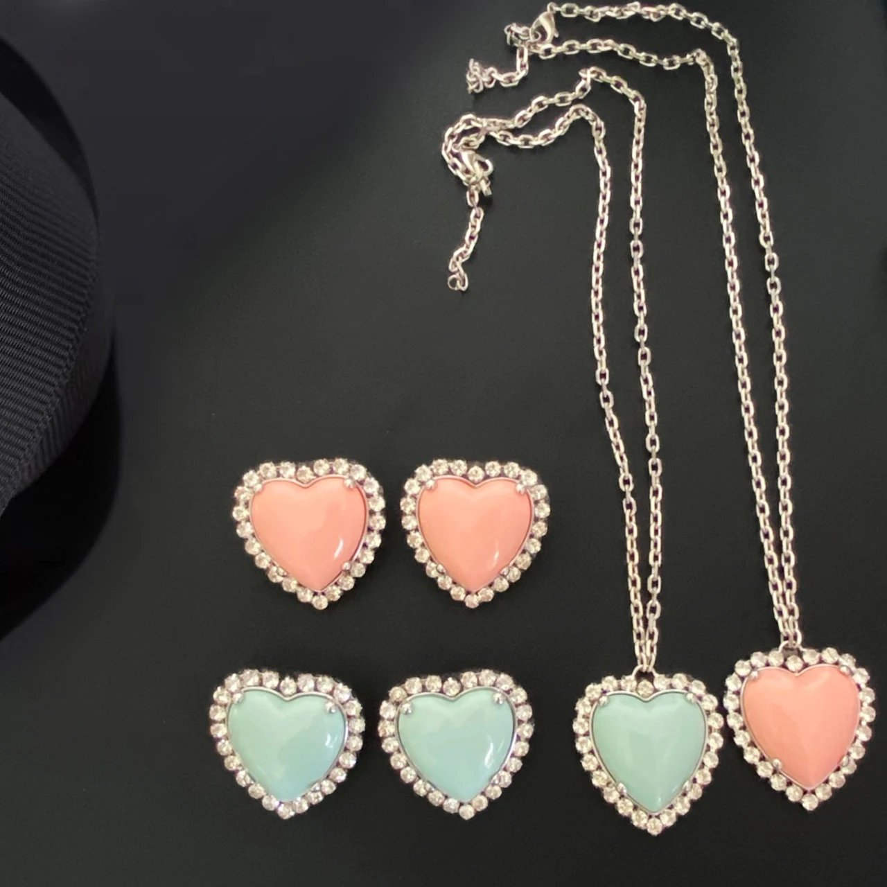 Jewelry & Accessories Sweet Style Inlaid Crystal Heart-Shaped Resin Necklace & Earrings 2-Piece Set For Women‘s Party Gifts
Jewelry & Accessories Sweet Style Inlaid Crystal Heart-Shaped Resin Necklace & Earrings 2-Piece Set For Women‘s Party Gifts