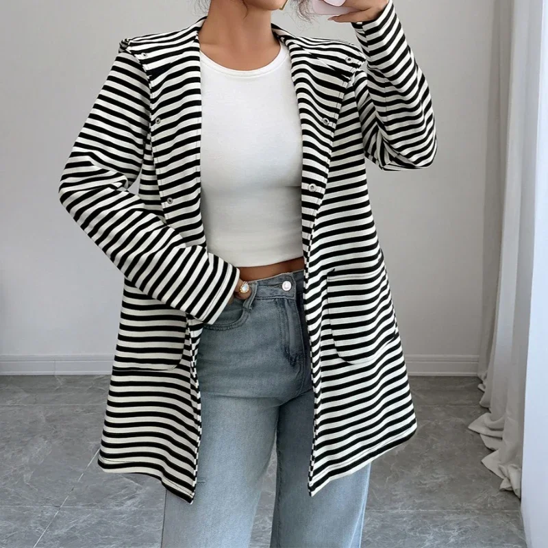 Casual Vacation Striped Long-sleeved Trench Coat Coat Women's Clothing 2025 Autumn and Winter
Casual Vacation Striped Long-sleeved Trench Coat Coat Women's Clothing 2025 Autumn and Winter