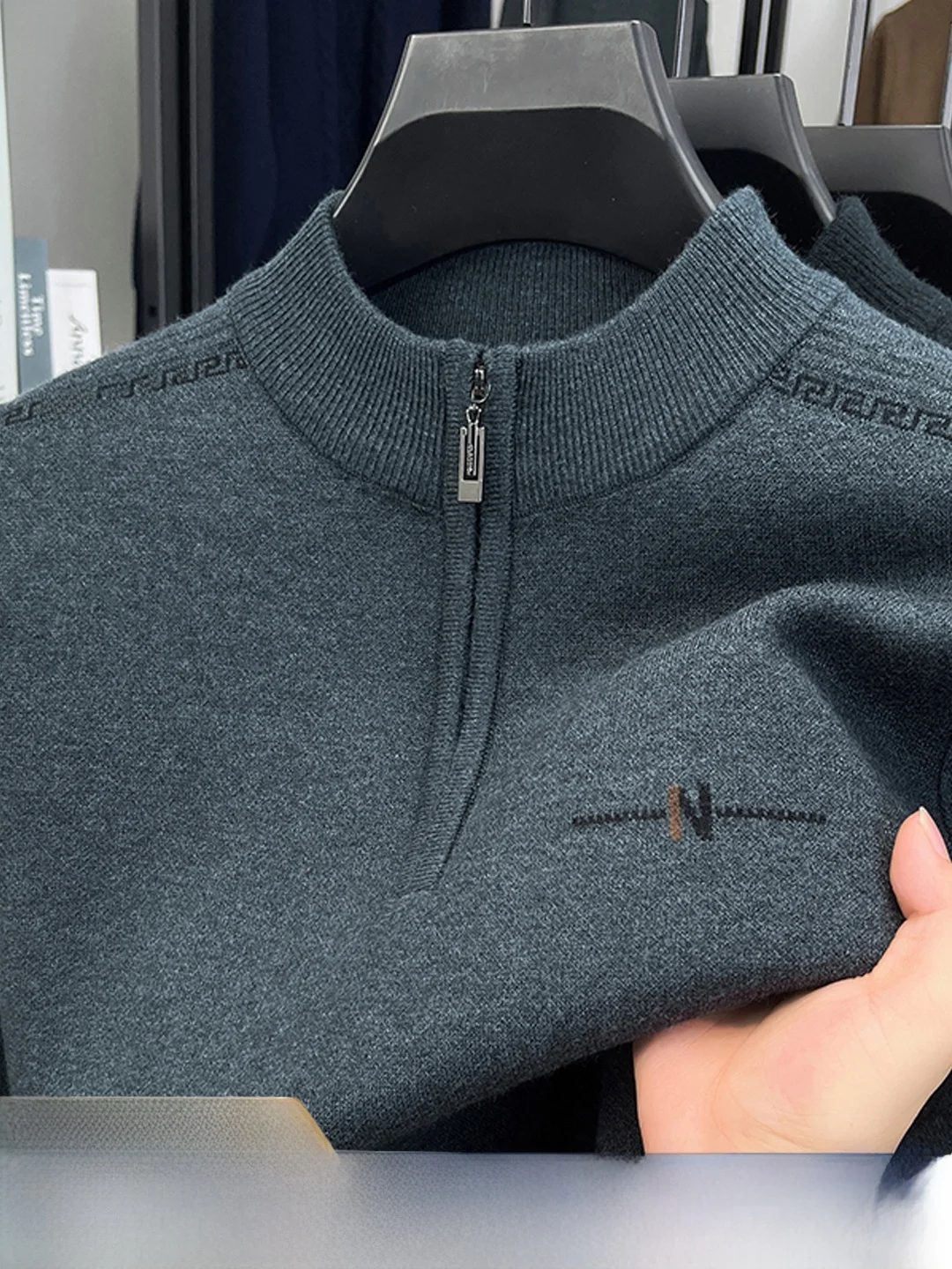 Мужской вязаный свитер, зимний теплый свитер на молнии с высоким воротником, базовый слой, повседневная одежда для папы среднего возраста, модная мода
Мужской вязаный свитер, зимний теплый свитер на молнии с высоким воротником, базовый слой, повседневная одежда для папы среднего возраста, модная мода