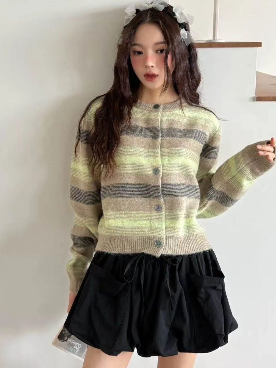 Chic round Neck Knitted Sweater Women's Stripe Versatile Slimming Spring 2026 Korean Style Long Sleeve Short Length Cardigan
Chic round Neck Knitted Sweater Women's Stripe Versatile Slimming Spring 2026 Korean Style Long Sleeve Short Length Cardigan