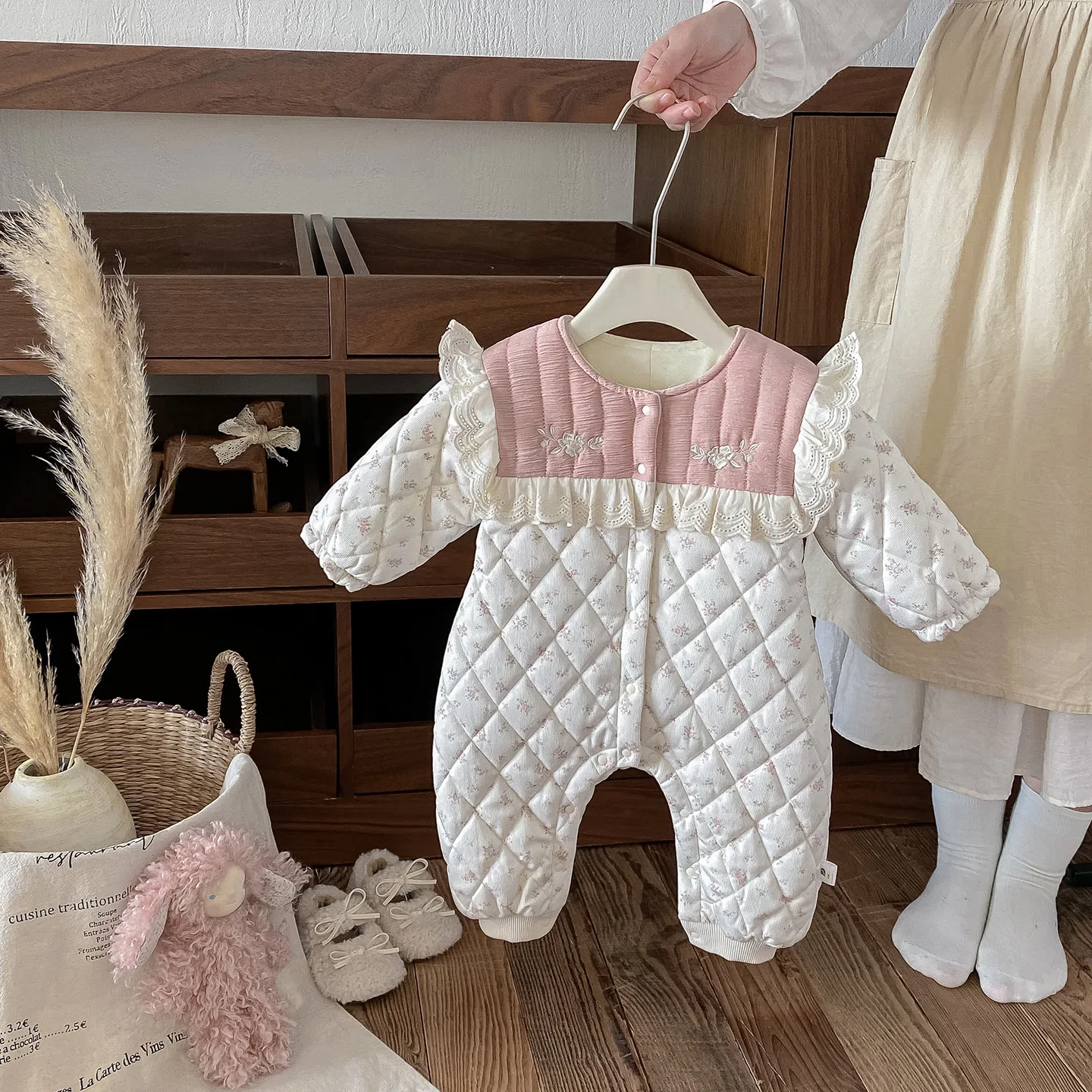 Newborn Girls Rompers New Winter Floral Embroidery Thicken Warm Toddler Girls Jumpsuits Versatile Infant Girls Bodysuits
Newborn Girls Rompers New Winter Floral Embroidery Thicken Warm Toddler Girls Jumpsuits Versatile Infant Girls Bodysuits