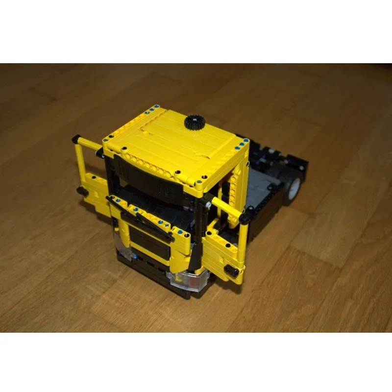 MOC-150515 Классический новый грузовой транспортный грузовик с полуприцепом, строительный блок, модель 833, детали, детская игрушка на день рождения для мальчиков, подарок
MOC-150515 Классический новый грузовой транспортный грузовик с полуприцепом, строительный блок, модель 833, детали, детская игрушка на день рождения для мальчиков, подарок