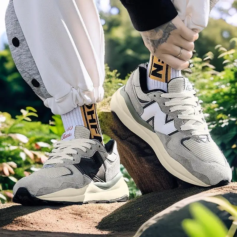A - Multi functional high top basketball shoes, sports shoes with anti slip and wear-resistant properties
A - Multi functional high top basketball shoes, sports shoes with anti slip and wear-resistant properties