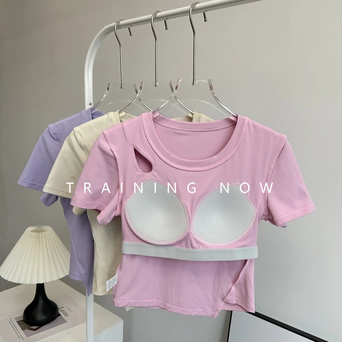 Sport short-sleeved women's summer running training quick-drying clothes with chest pads slim yoga sports T-shirt top
Sport short-sleeved women's summer running training quick-drying clothes with chest pads slim yoga sports T-shirt top