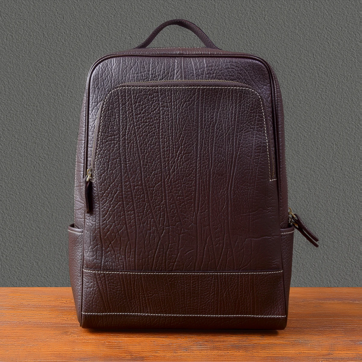 simple vintage high quality genuine leather men's women's backpack outdoor travel real cow leather anti-theft laptop bagpack
simple vintage high quality genuine leather men's women's backpack outdoor travel real cow leather anti-theft laptop bagpack