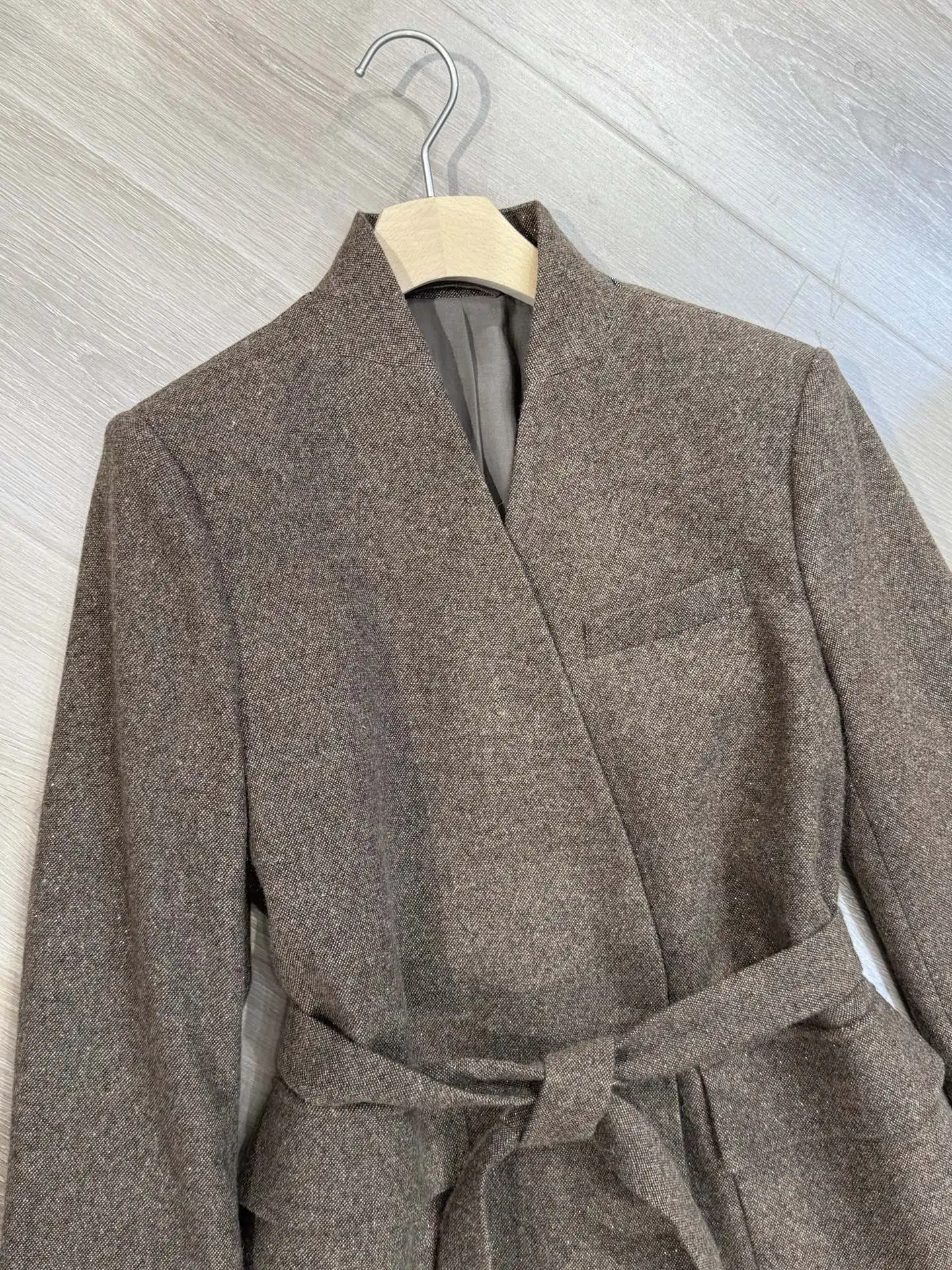 2025 Autumn And Winter New Style Coffee Color High Quality Fashion Mixed Line Wool Waist Wool Coat Retro Jacket For Women
2025 Autumn And Winter New Style Coffee Color High Quality Fashion Mixed Line Wool Waist Wool Coat Retro Jacket For Women