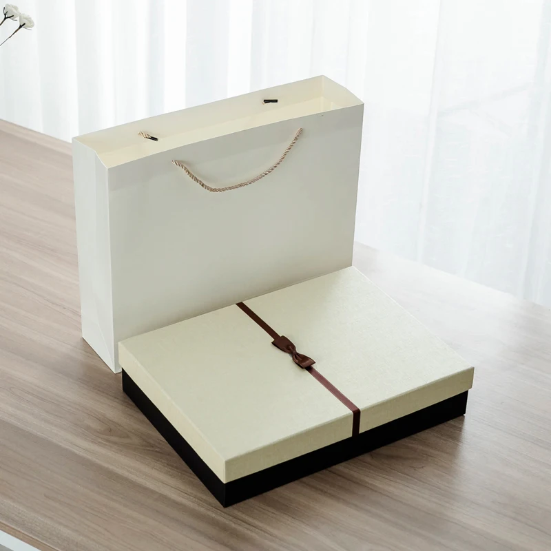 Подарочная коробка для одежды и аксессуаров: на день рождения, День матери, для рубашек, пижам, шелковых шарфов. Пустая, элегантный простой дизайн.
Подарочная коробка для одежды и аксессуаров: на день рождения, День матери, для рубашек, пижам, шелковых шарфов. Пустая, элегантный простой дизайн.