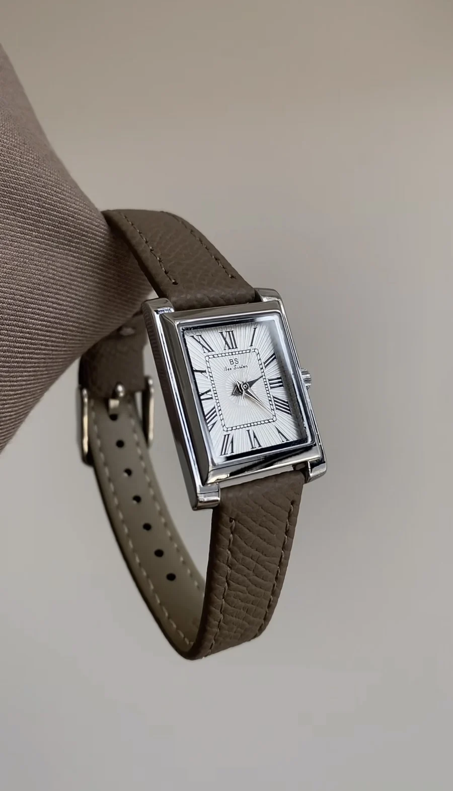 New Women'S Wristwatch Elegant SilverGrey Versatile Quartz Watch For Women A Perfect Gift For Women Exquisite Women'S Wristwatch
New Women'S Wristwatch Elegant SilverGrey Versatile Quartz Watch For Women A Perfect Gift For Women Exquisite Women'S Wristwatch