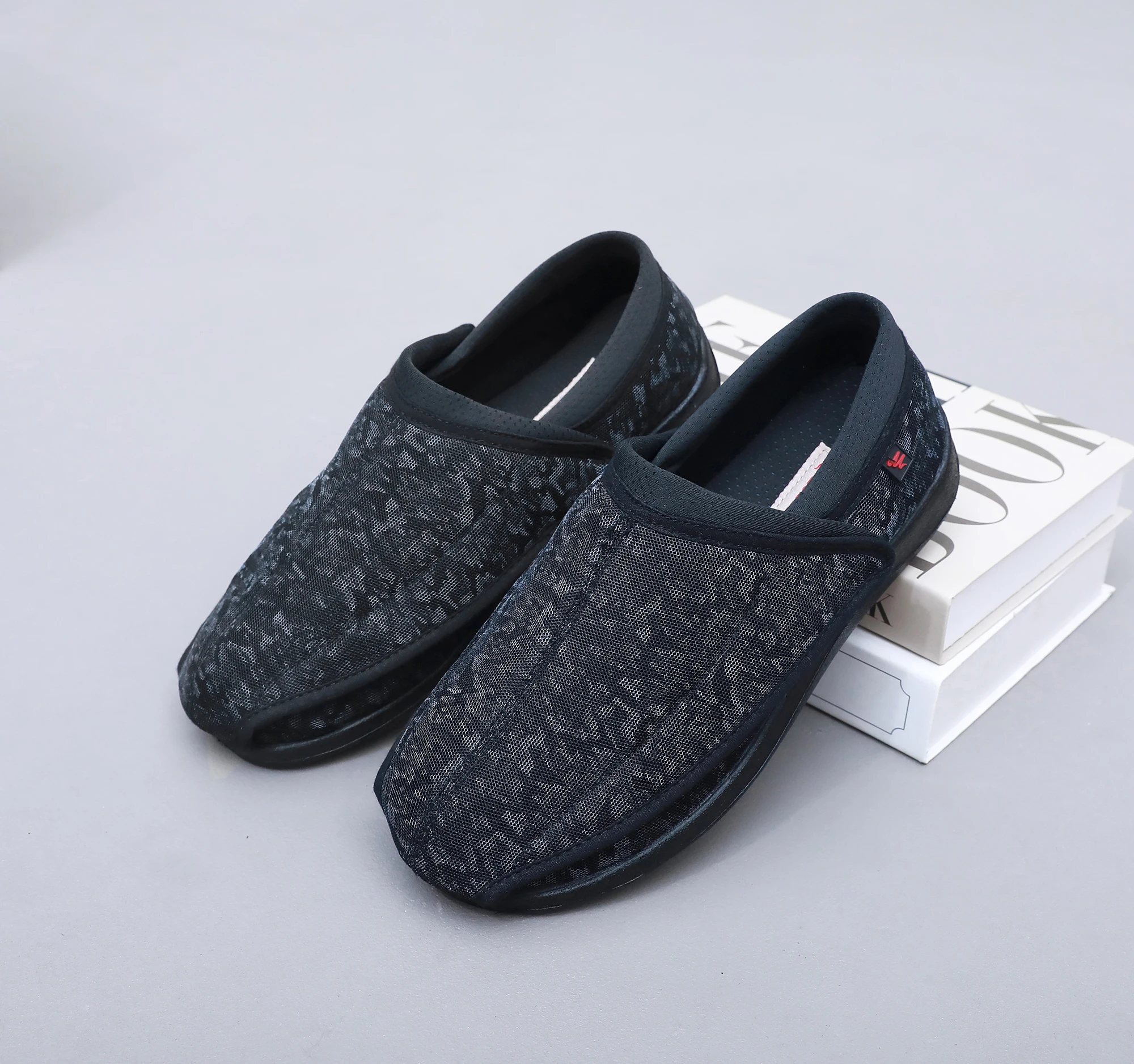 Spring and autumn new adjustable swollen feet shoes foot care elderly diabetes shoes 35-46
Spring and autumn new adjustable swollen feet shoes foot care elderly diabetes shoes 35-46