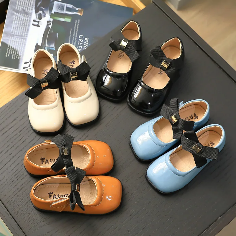 Girl princess shoes 2023 spring soft bottoming bow brightening leather shoes Korean version square head candy color
Girl princess shoes 2023 spring soft bottoming bow brightening leather shoes Korean version square head candy color